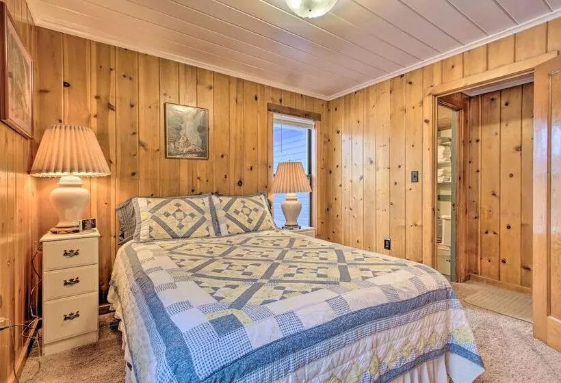 Cozy Home W/ Hot Tub: Half Mi To Salmon River!