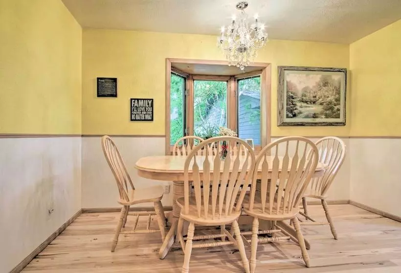 Cozy Home W/ Hot Tub: Half Mi To Salmon River!