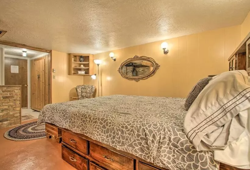 Cozy Home W/ Hot Tub: Half Mi To Salmon River!