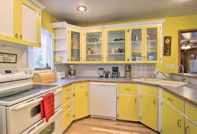 Cozy Home W/ Hot Tub: Half Mi To Salmon River!