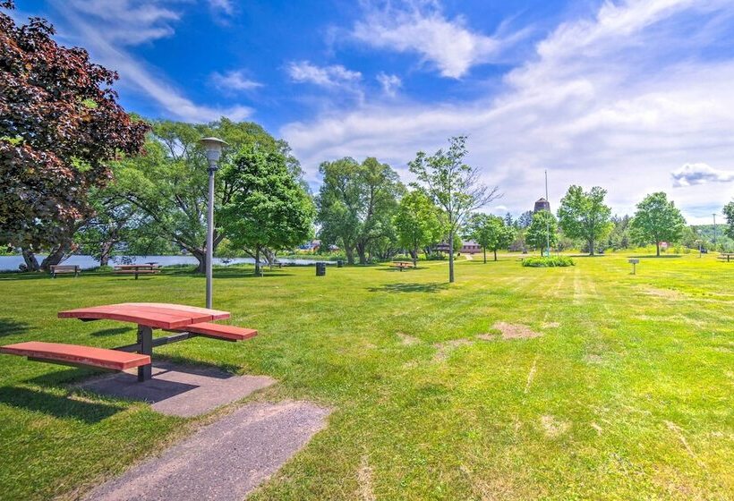 Cozy Ishpeming Cottage W/ Lake & Park Views!