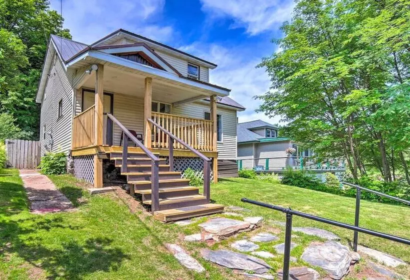 Cozy Ishpeming Cottage W/ Lake & Park Views!