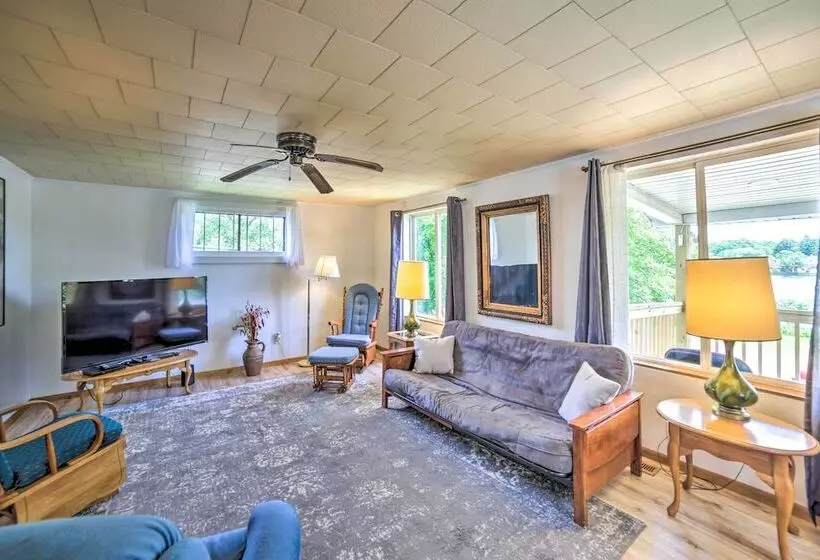 Cozy Ishpeming Cottage W/ Lake & Park Views!