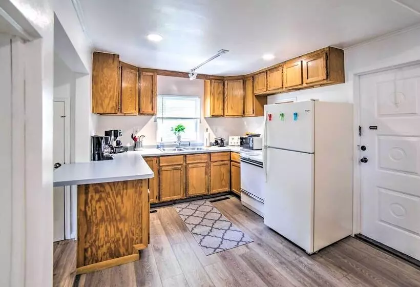 Cozy Ishpeming Cottage W/ Lake & Park Views!