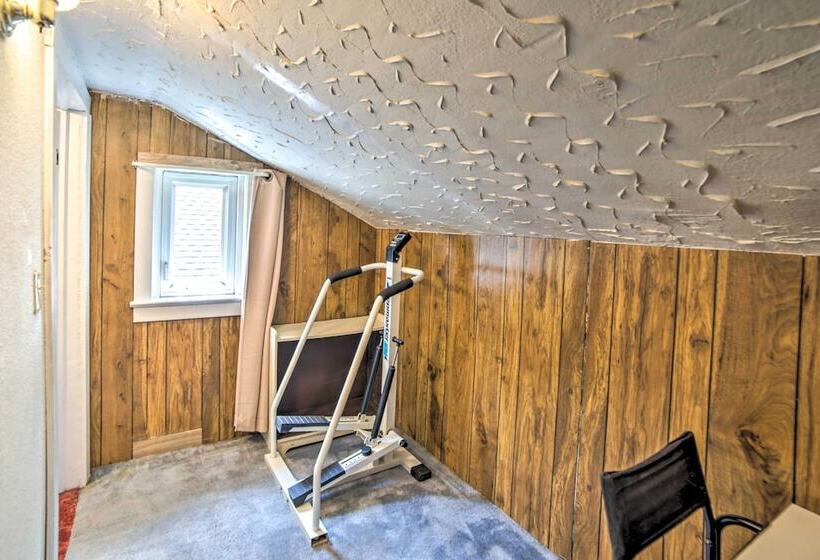 Cozy Ishpeming Cottage W/ Lake & Park Views!