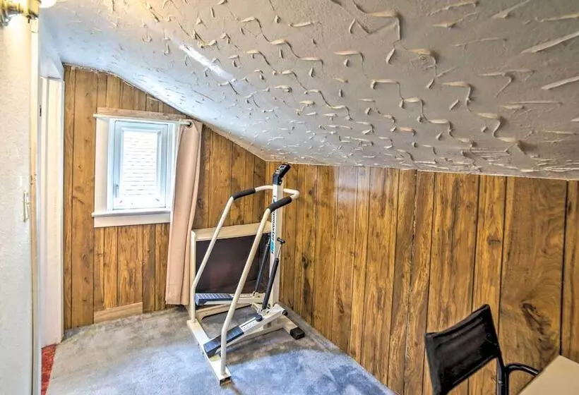 Cozy Ishpeming Cottage W/ Lake & Park Views!