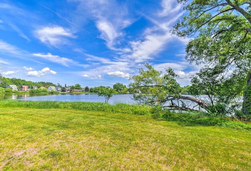 Cozy Ishpeming Cottage W/ Lake & Park Views!