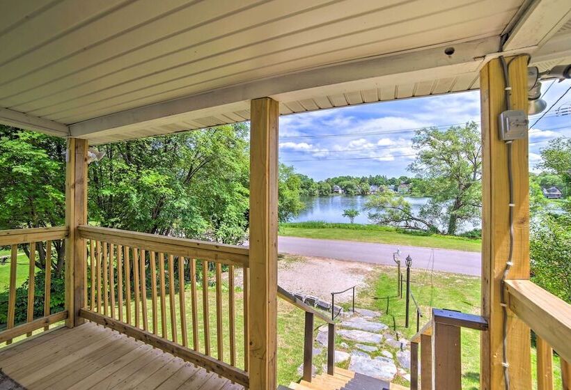 Cozy Ishpeming Cottage W/ Lake & Park Views!