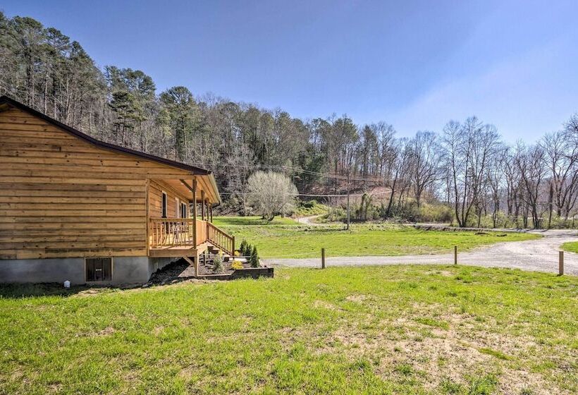 Cozy Smoky Mountain Cabin By Tuckasegee River!