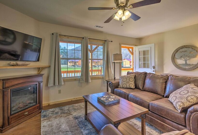 Cozy Smoky Mountain Cabin By Tuckasegee River!