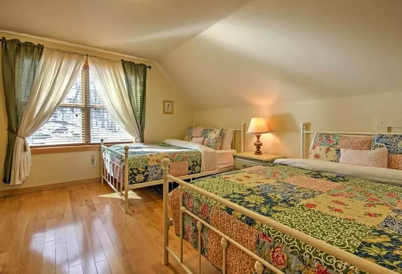 Deluxe Log Cabin W/ Pool Table: 1 Mi To Hike & Ski