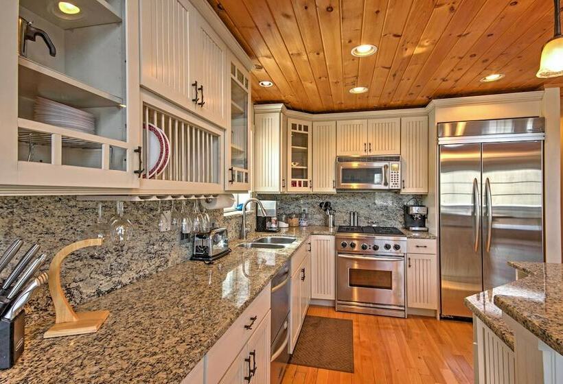 Deluxe Log Cabin W/ Pool Table: 1 Mi To Hike & Ski