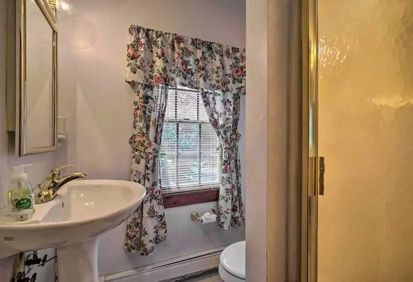 Dog Friendly Waretown Home W/ Furnished Deck!