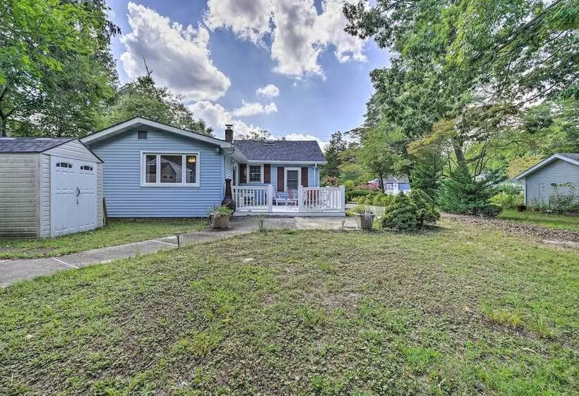 Dog Friendly Waretown Home W/ Furnished Deck!