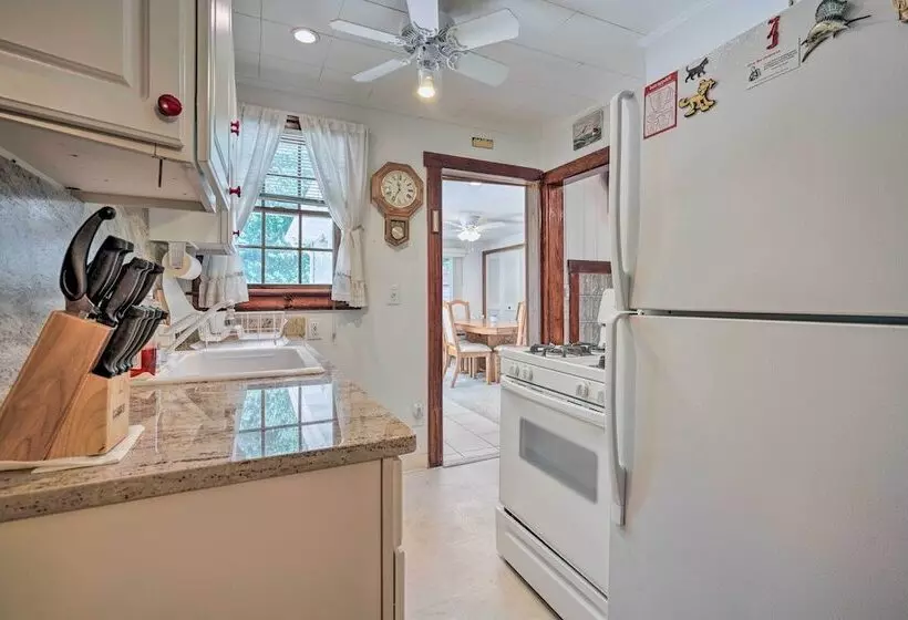 Dog Friendly Waretown Home W/ Furnished Deck!