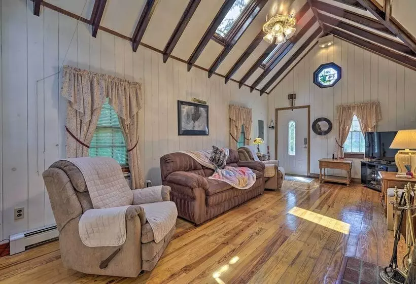 Dog Friendly Waretown Home W/ Furnished Deck!