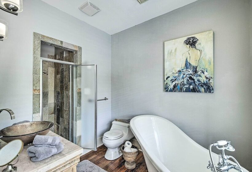 Elegant Houston Retreat < 2 Mi To Downtown!