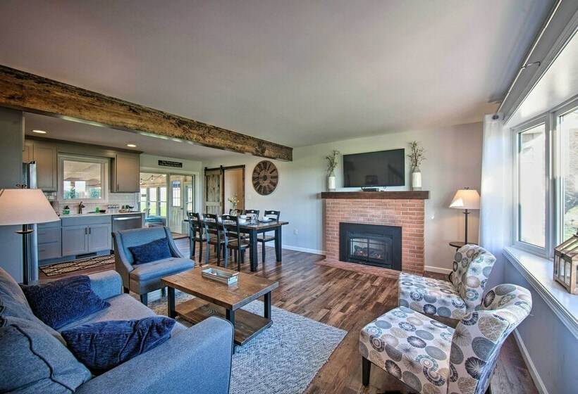Family Home W/sunroom & Hot Tub, 12mi To Lancaster
