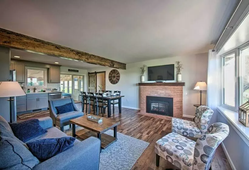 Family Home W/sunroom & Hot Tub, 12mi To Lancaster