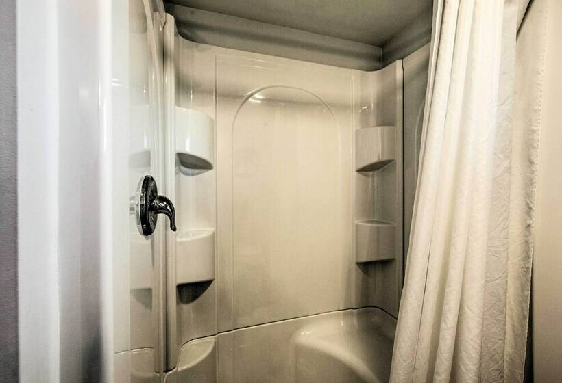 Family Home W/sunroom & Hot Tub, 12mi To Lancaster