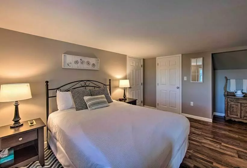 Family Home W/sunroom & Hot Tub, 12mi To Lancaster