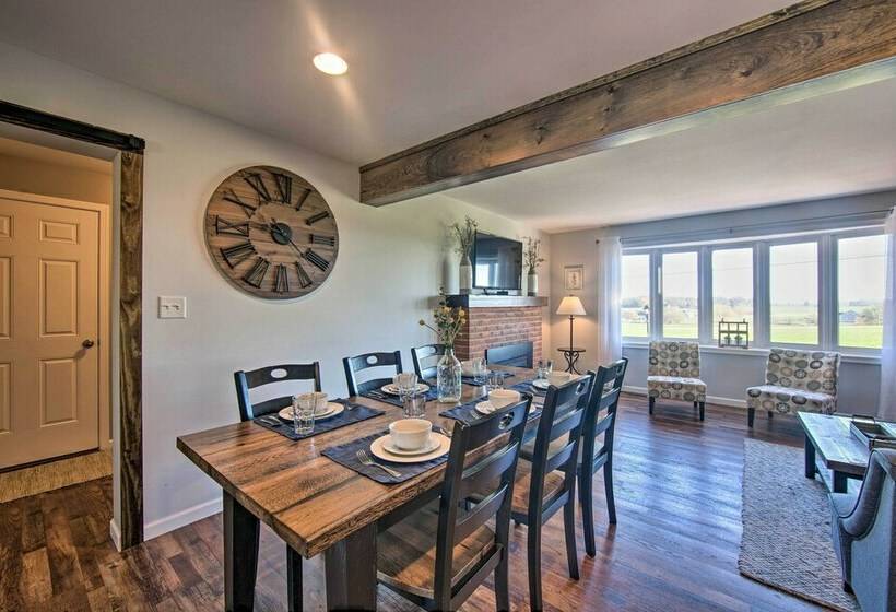 Family Home W/sunroom & Hot Tub, 12mi To Lancaster