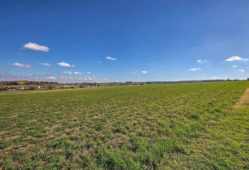 Family Home W/sunroom & Hot Tub, 12mi To Lancaster