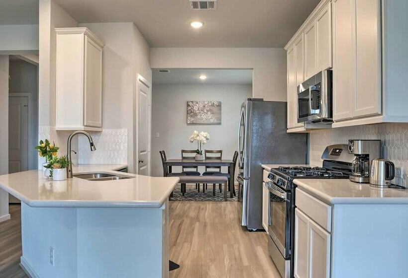 Family Friendly Home ~ 25 Mi To Dtwn Houston!