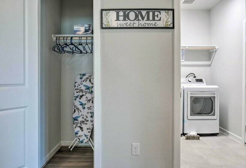 Family Friendly Home ~ 25 Mi To Dtwn Houston!