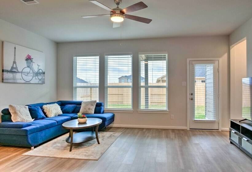 Family Friendly Home ~ 25 Mi To Dtwn Houston!