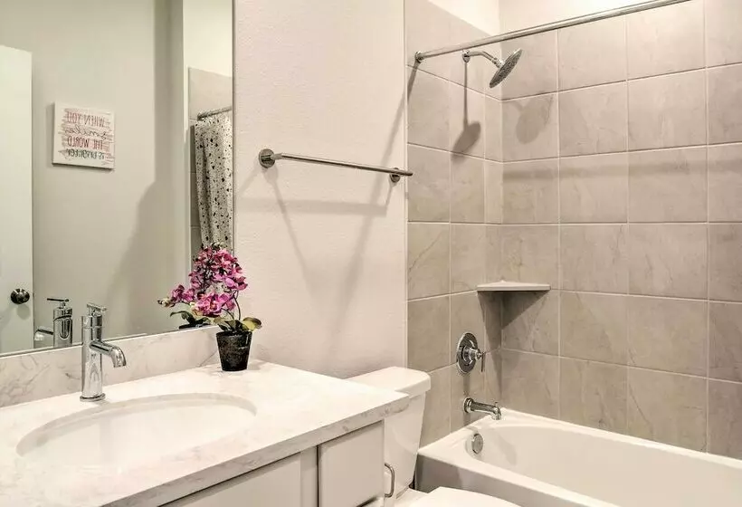 Family Friendly Home ~ 25 Mi To Dtwn Houston!