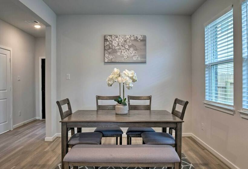 Family Friendly Home ~ 25 Mi To Dtwn Houston!