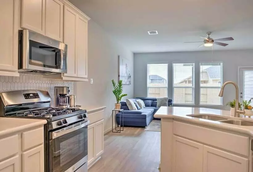 Family Friendly Home ~ 25 Mi To Dtwn Houston!