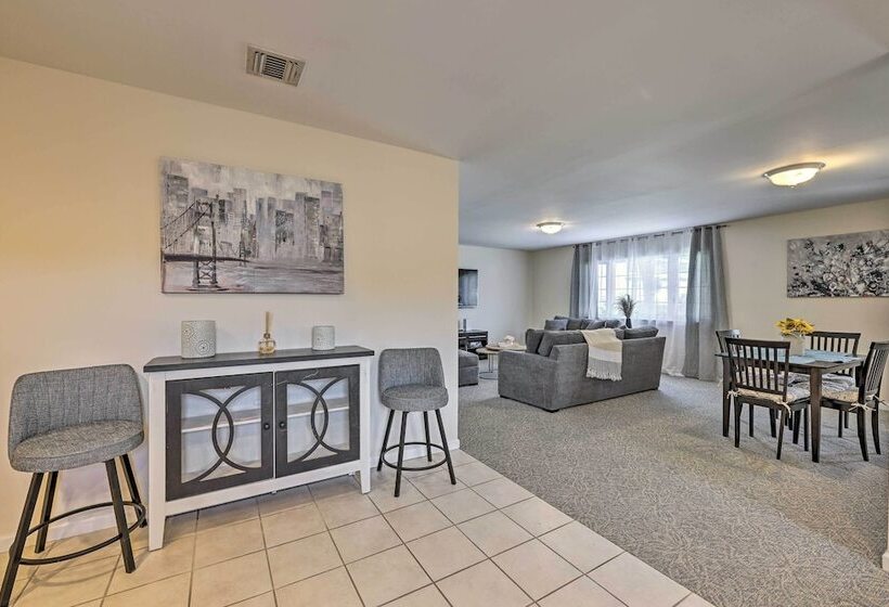 Glen Cove Home: Walk To Boardwalk + Dining!