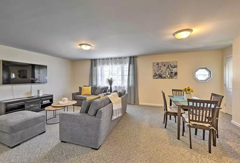 Glen Cove Home: Walk To Boardwalk + Dining!