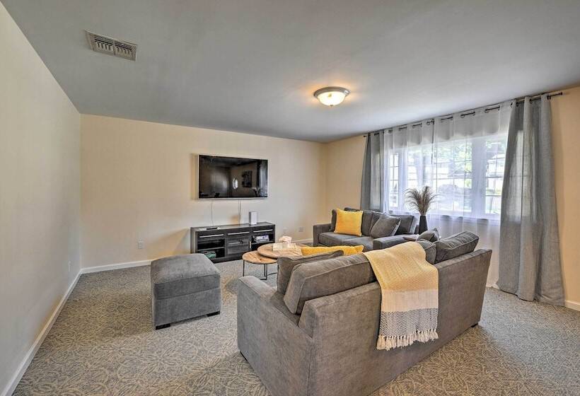 Glen Cove Home: Walk To Boardwalk + Dining!