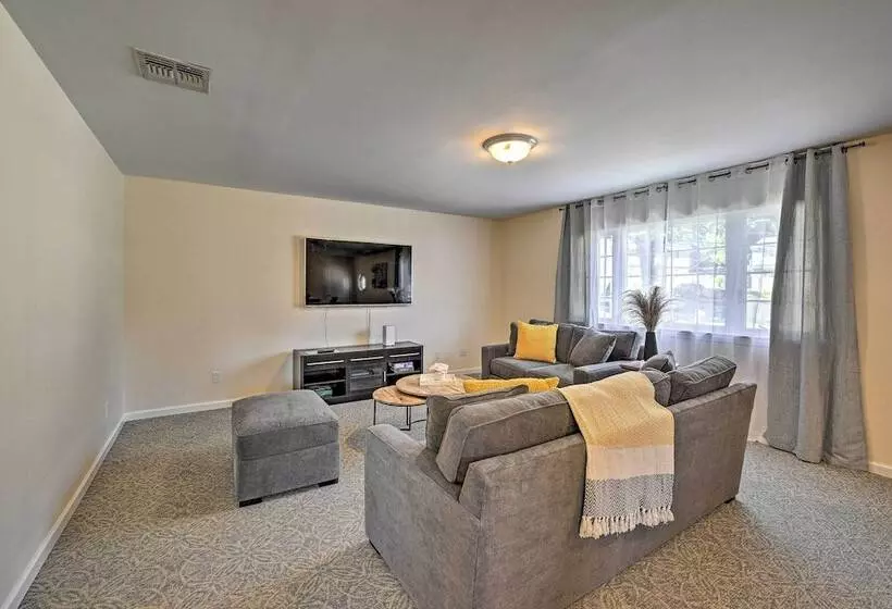 Glen Cove Home: Walk To Boardwalk + Dining!