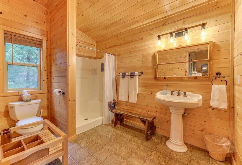 Grizzly Tower  Packwood Cabin W/ Hot Tub!