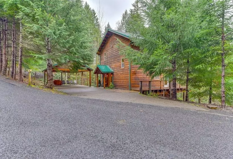 Grizzly Tower  Packwood Cabin W/ Hot Tub!