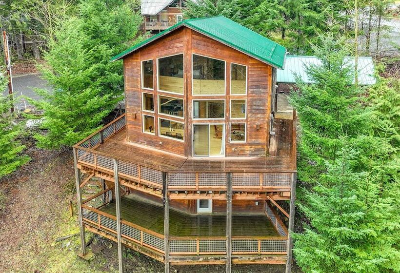 Grizzly Tower  Packwood Cabin W/ Hot Tub!
