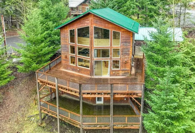 Grizzly Tower  Packwood Cabin W/ Hot Tub!