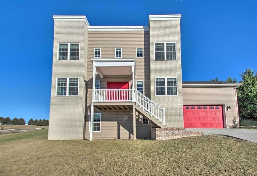 Harrisonburg Retreat W/ Hot Tub ~ 2 Mi To Jmu