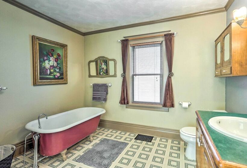 Walk To Dtwn: Historic Gem W/ Deck In Rapid City