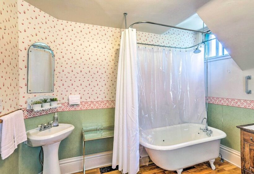 Walk To Dtwn: Historic Gem W/ Deck In Rapid City