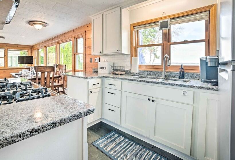 Houghton Lake Cottage W/ New Private Deck!