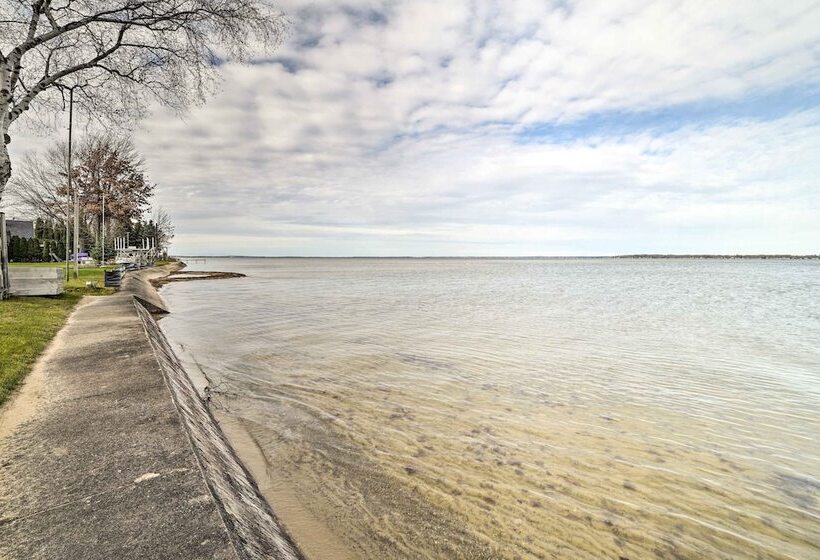 Houghton Lake Cottage W/ New Private Deck!