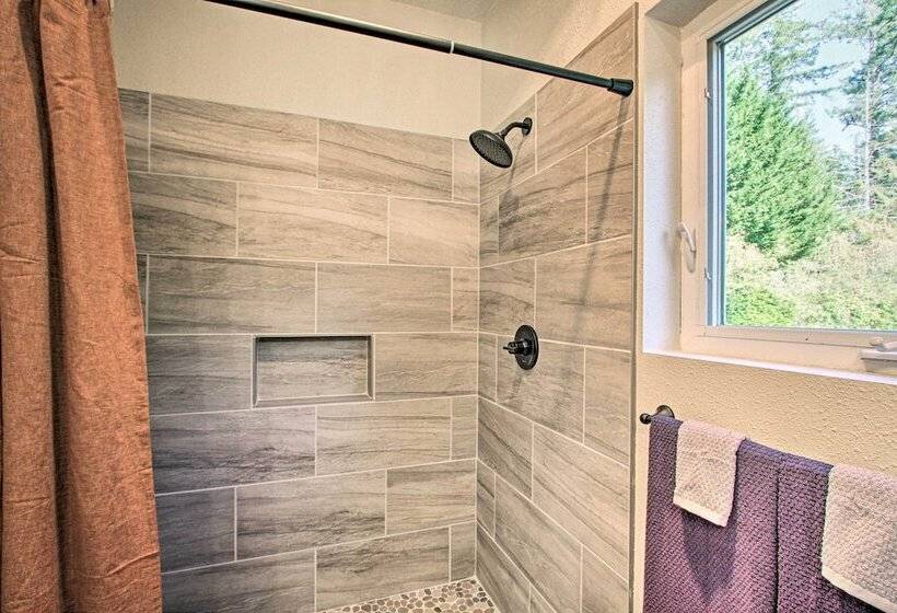 Island  Beachcomber  Escape With Private Beach!