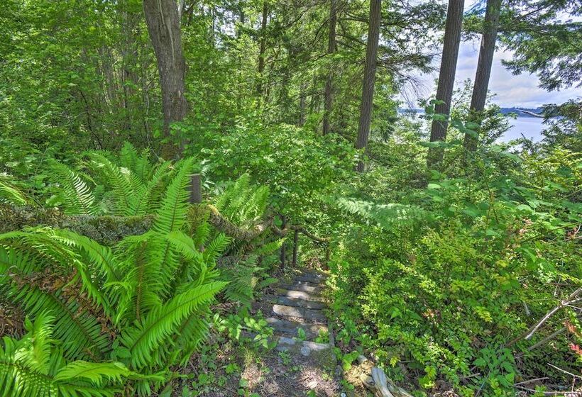 Island  Beachcomber  Escape With Private Beach!