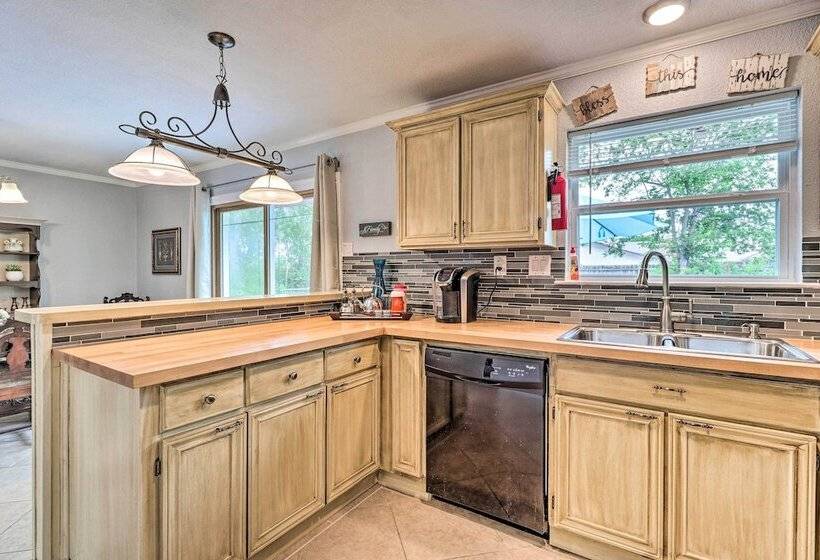 6 Mi To Fort Hood & Universities: Killeen Home