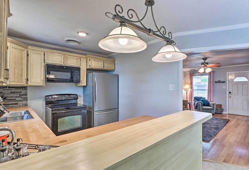 6 Mi To Fort Hood & Universities: Killeen Home